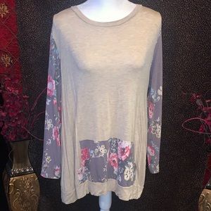 ***Bubble B U.S.A. Ivory Top w/Floral Trim-  Sz 3X